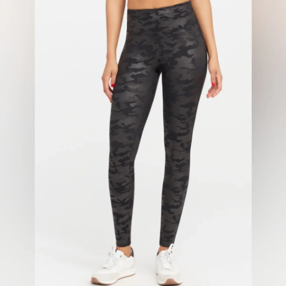 Spanx Fuax Leather Camo Leggings Medium Black
